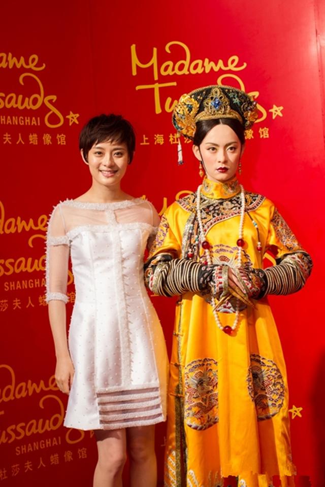 这几位明星第一次看到自己蜡像黄渤开心坏了黄子韬有点激动