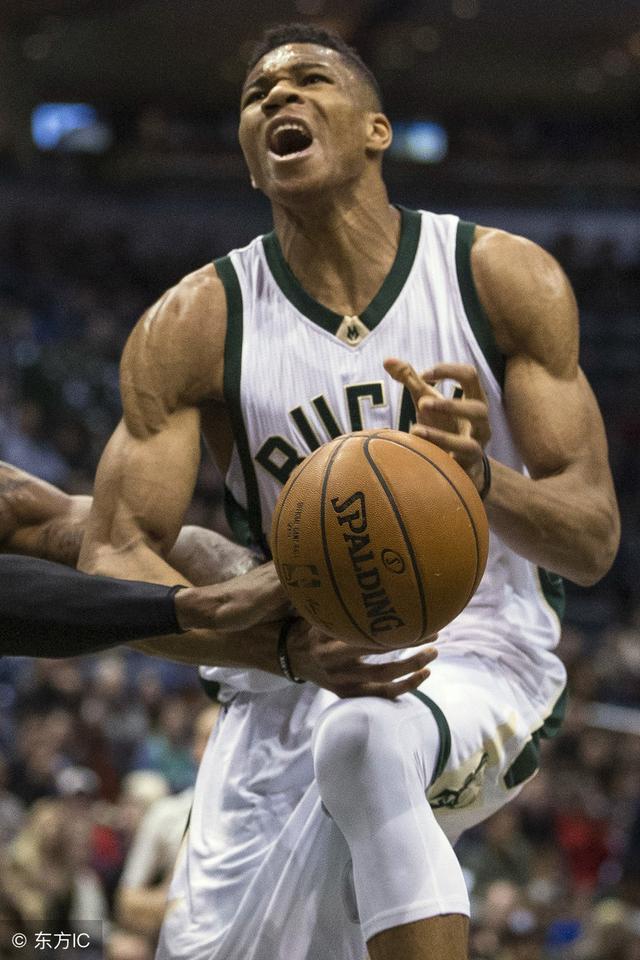 17中1之后,本场命中率终过50%!但5失误太辣眼睛,想当王太难!