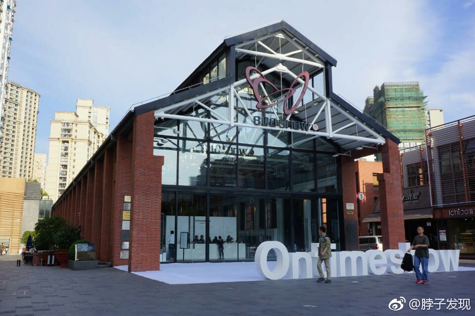 上海800秀静安区老厂房改造而成的时尚空间设计感十足