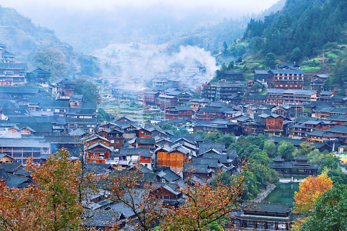 西江千户苗寨七律童话苗都歌舞地依河顺建势连天