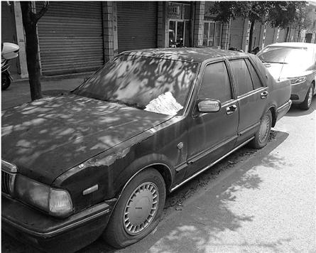 停车场偶遇奥迪a6僵尸车,管理员:想开走先把3万块的停车费交了