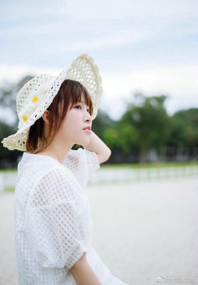 清纯娇嫩脸蛋清纯白净女生超萌可爱户外阳光俏皮靓丽写真集