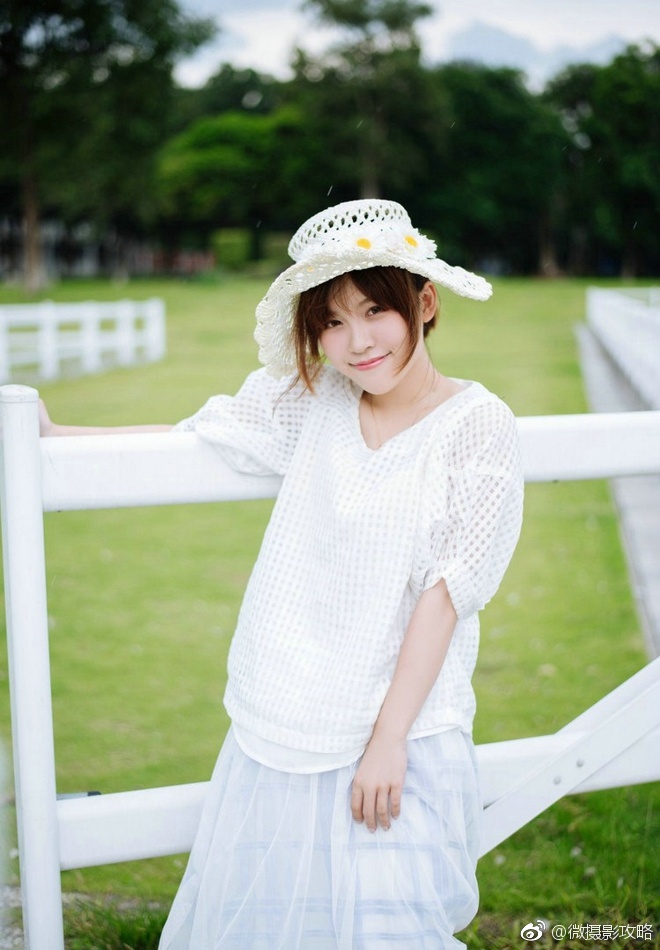清纯娇嫩脸蛋清纯白净女生超萌可爱户外阳光俏皮靓丽写真集 @微相册