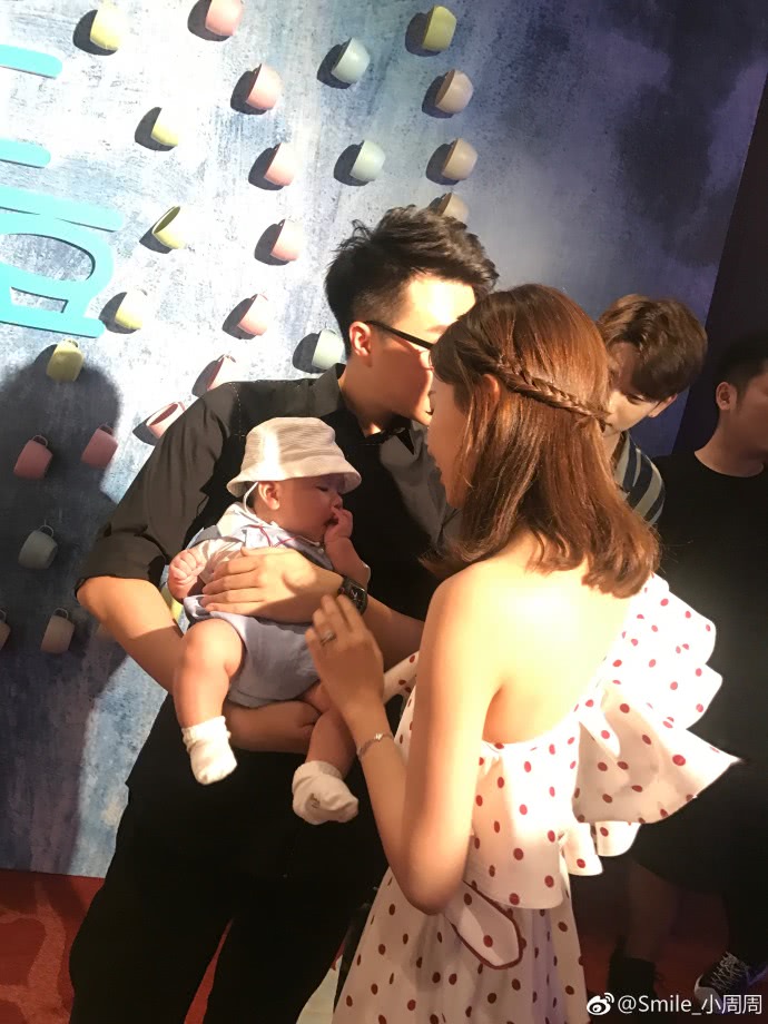 雪梨一家三口首同框,老公对妻儿超细心成暖男,网友:比王思聪强