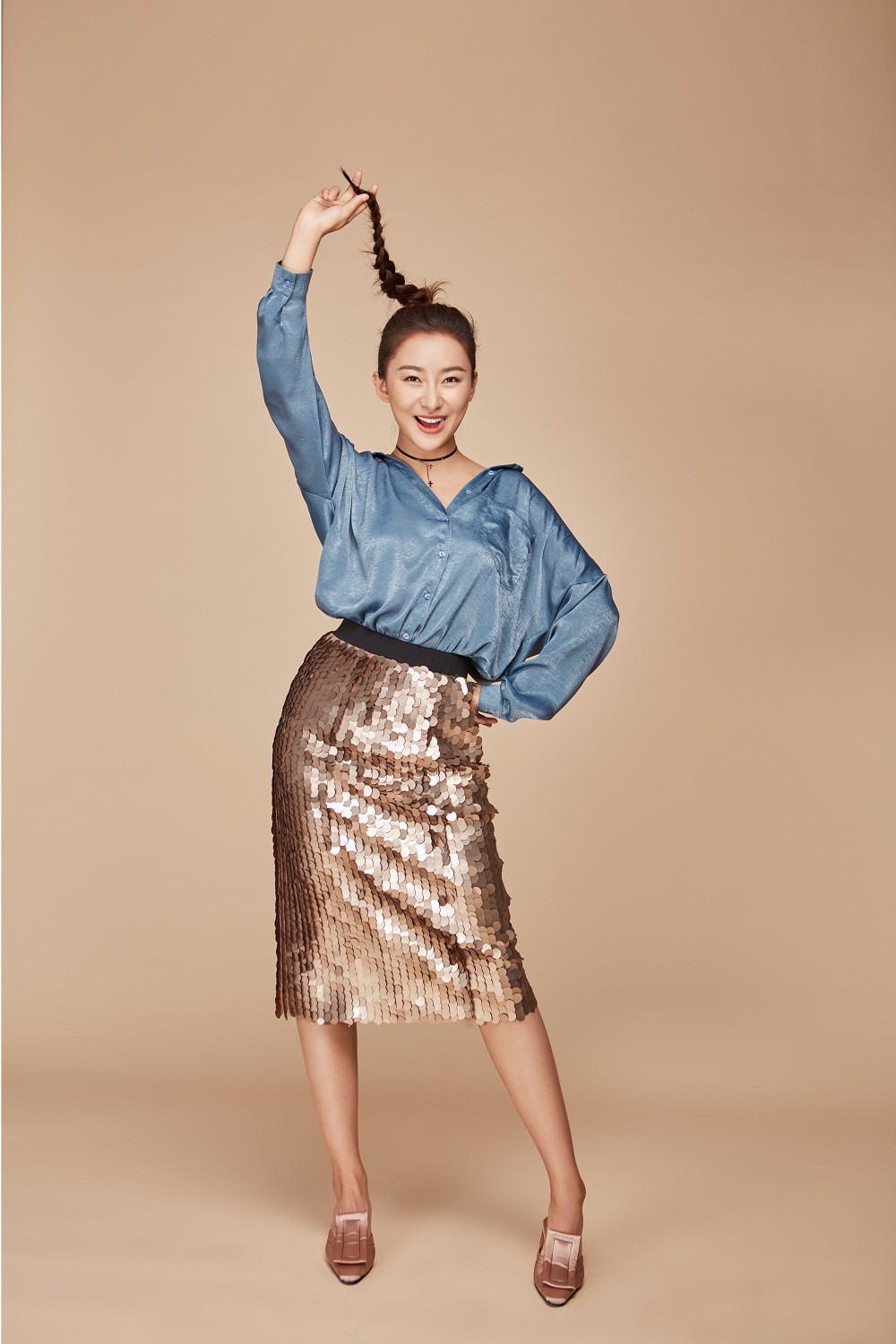 《环2》女郎吉丽全新时尚大片,演绎初春轻时髦!