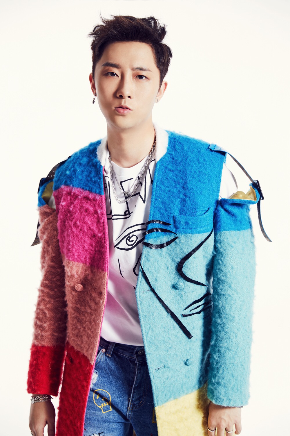 宋秉洋新歌上线曝炫彩写真 酷装演绎压倒视线的音乐态度