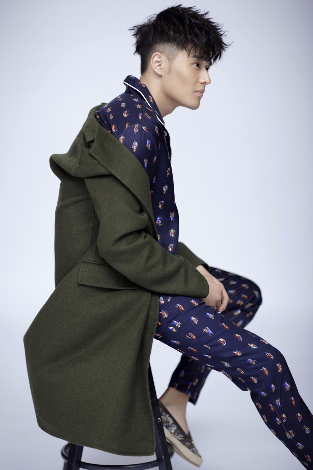 郑伊鸣睡衣写真曝光 展现慵懒小性感