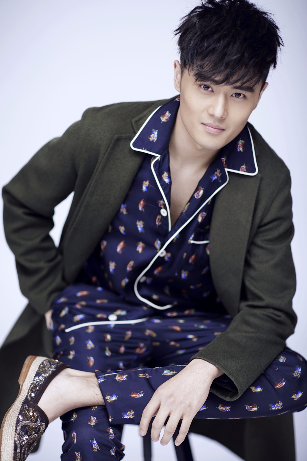 郑伊鸣睡衣写真曝光 展现慵懒小性感