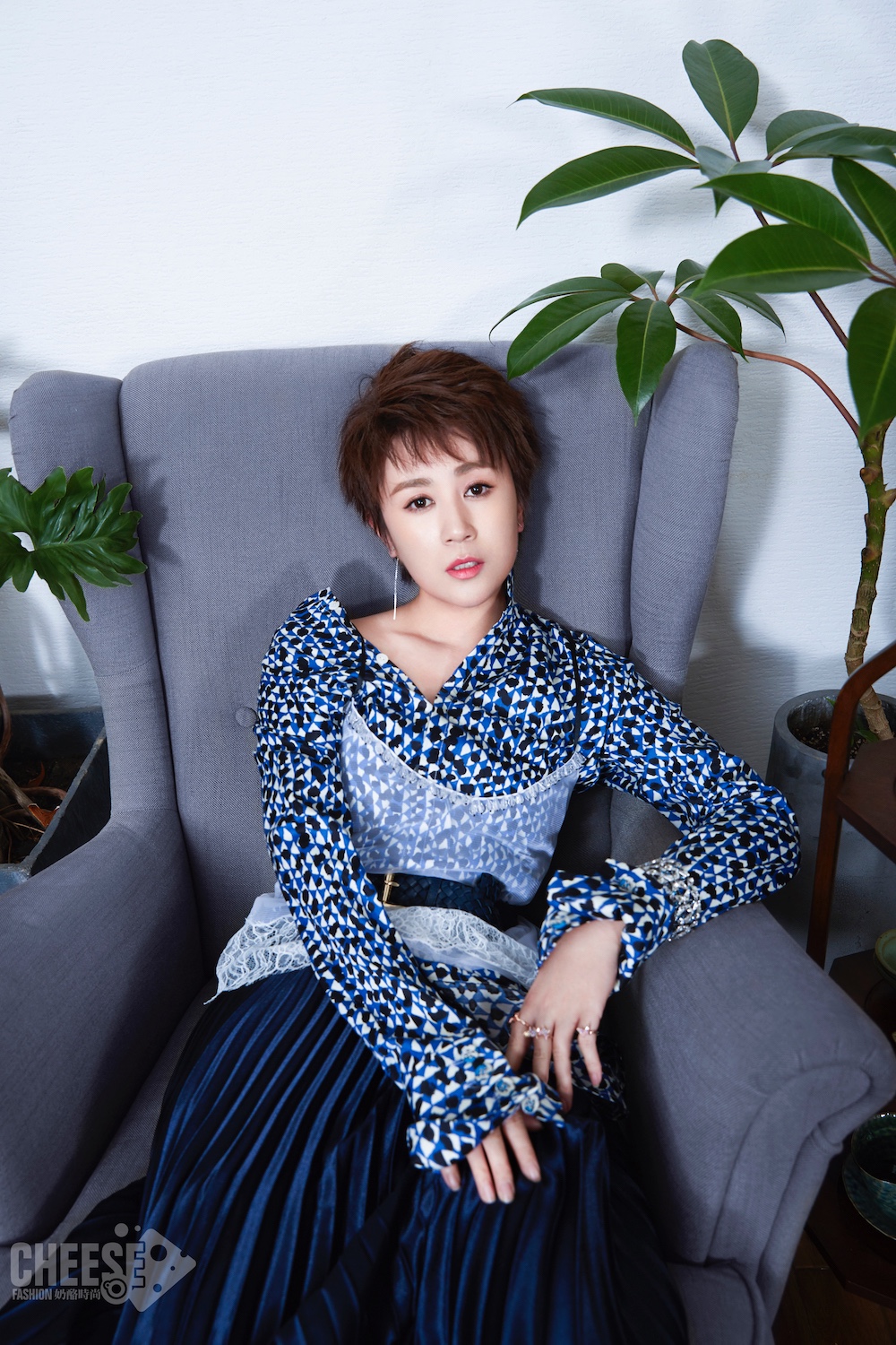 马丽大片新鲜出炉解锁短发女友力