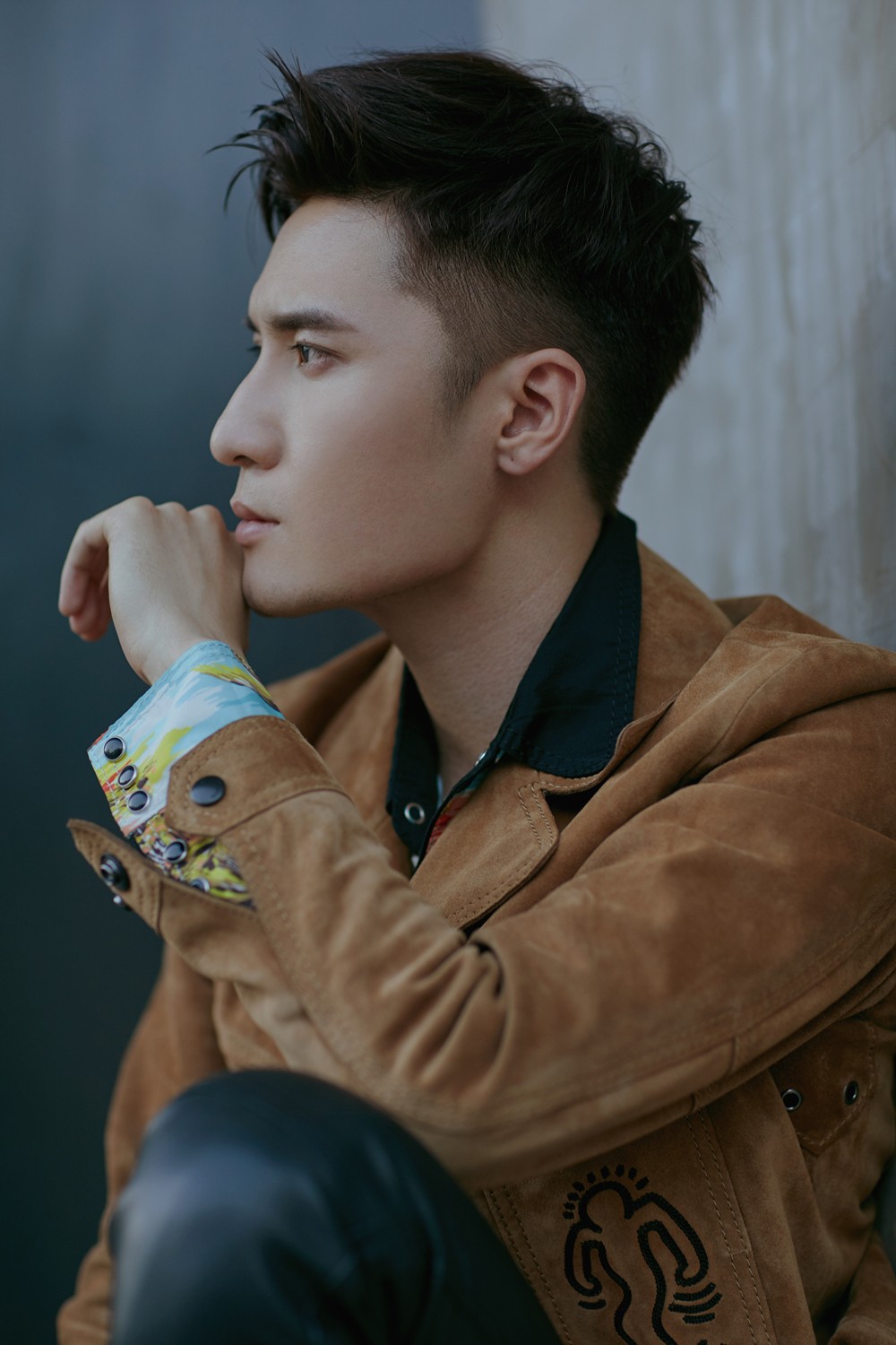 刘海宽曝光最新写真侧颜深刻定格高级质感