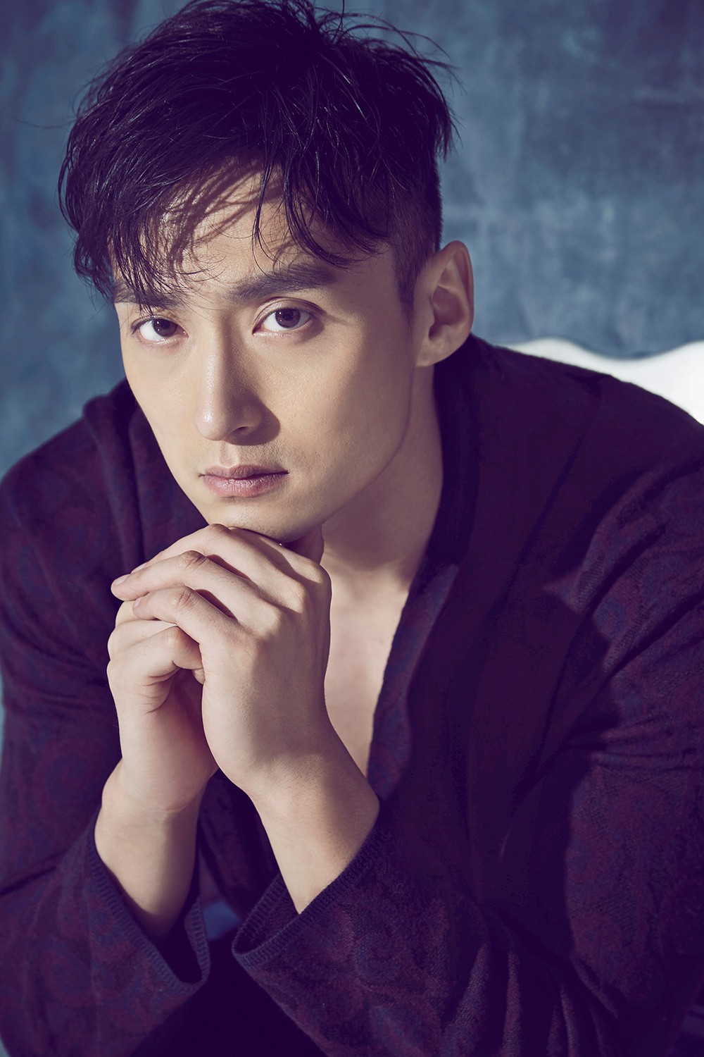 万沛鑫曝最新写真 浴袍湿发演绎型男极致撩