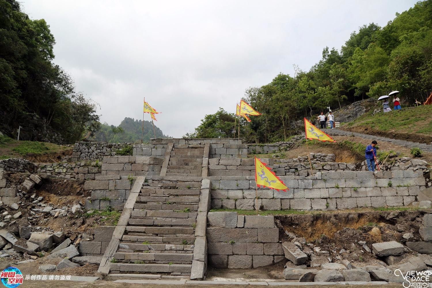 高山现400年前炼丹炉 万人参观|炼丹|炼丹炉|丹炉|炉山|遗址_新浪新闻