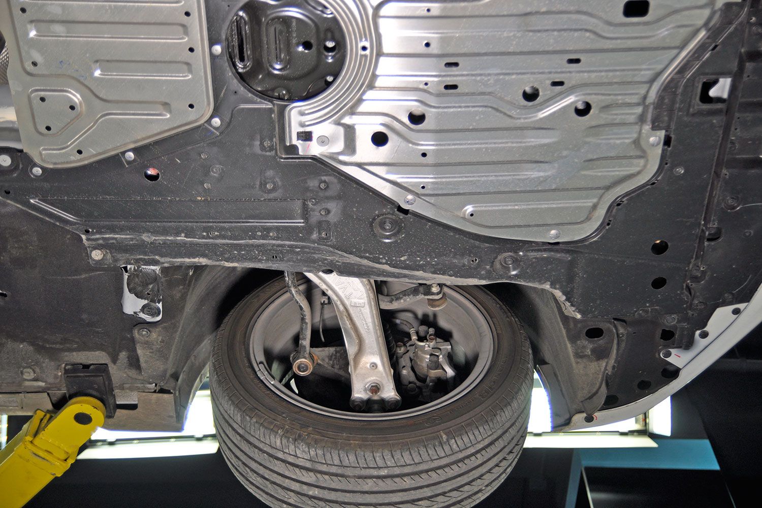 十足技术宅 十代雅阁混动顶配底盘防护解析 剑指凯美瑞双擎