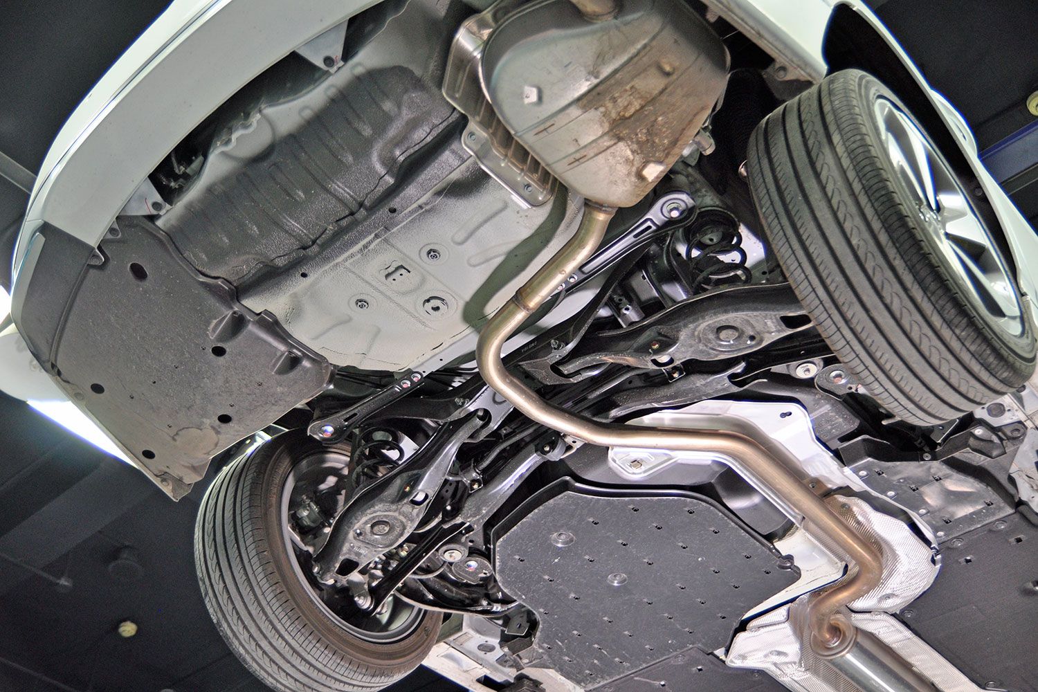 十足技术宅 十代雅阁混动顶配底盘防护解析 剑指凯美瑞双擎