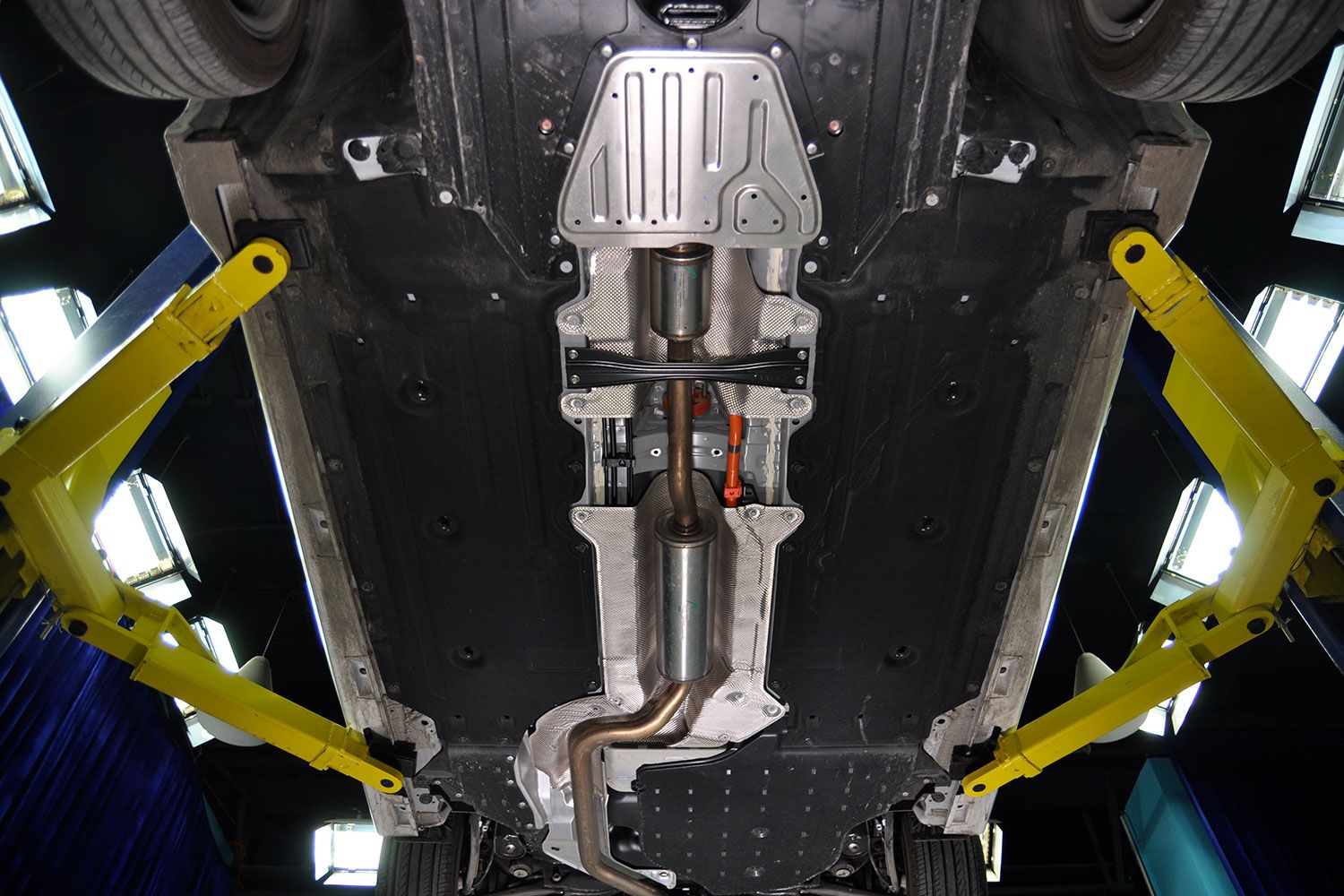 十足技术宅 十代雅阁混动顶配底盘防护解析 剑指凯美瑞双擎