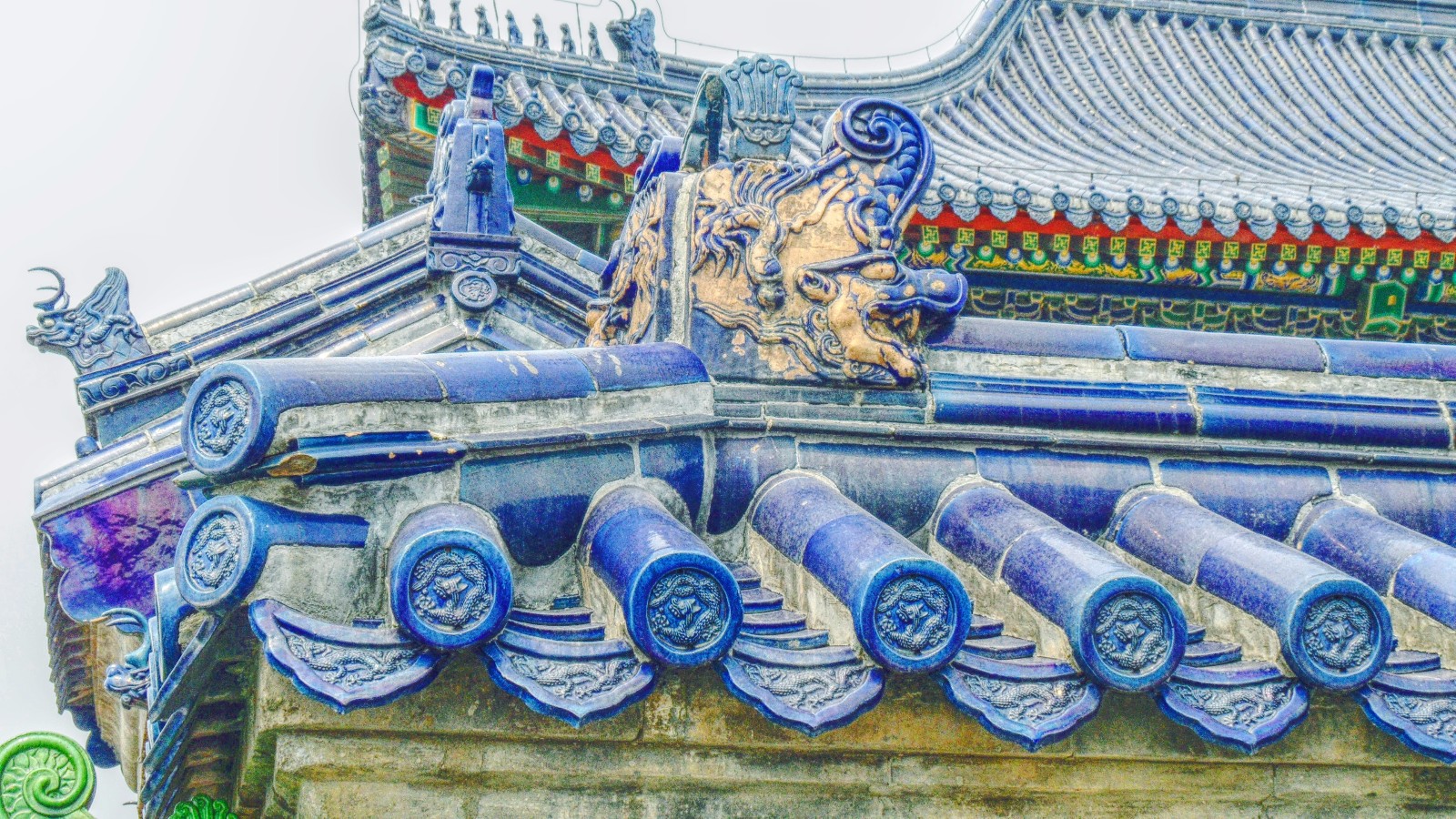 看看天坛漂亮的琉璃瓦以及古树木