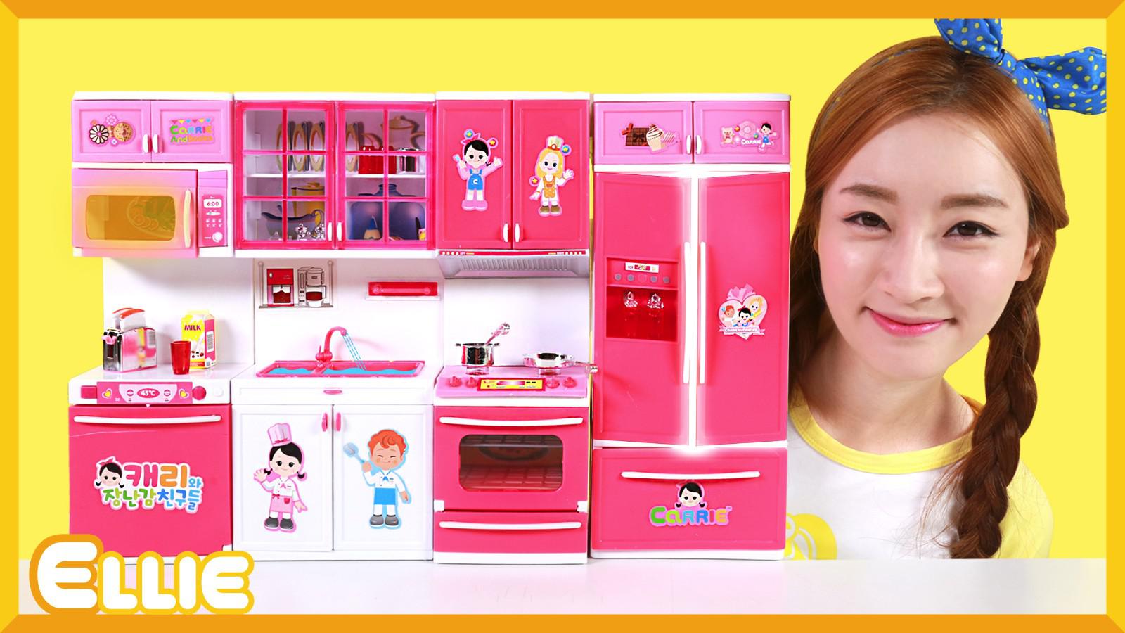 爱丽的"凯利和玩具朋友们"厨房玩具过家家游戏 | 爱丽和故事