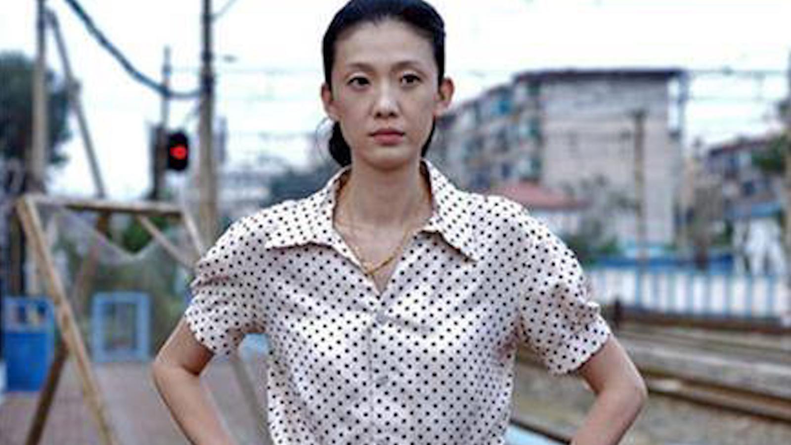 《十八岁的天空》的裴佩老师,如今嫁给其貌不扬的老公惹网友热议