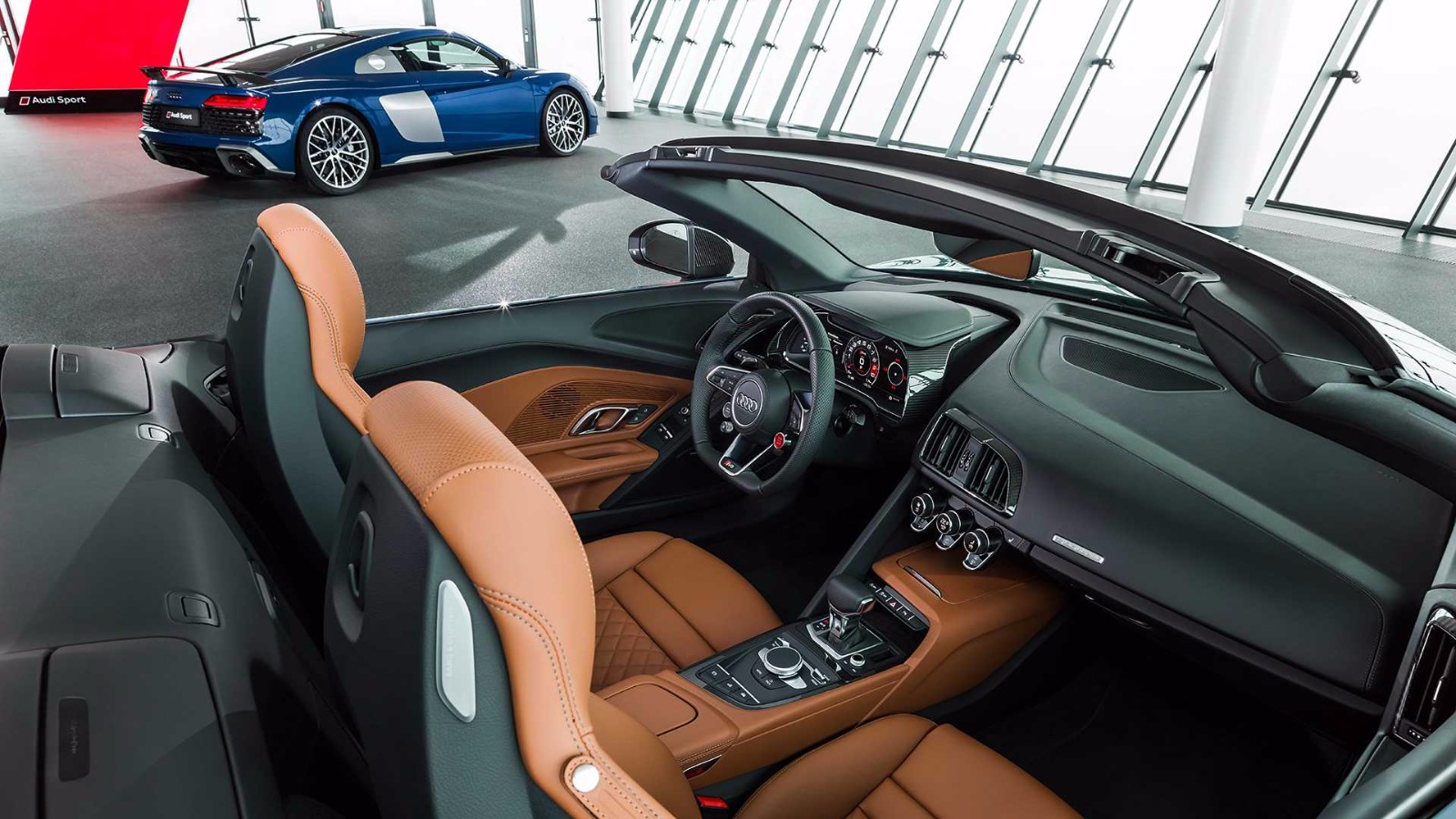 新款奥迪r8,使用5.2l自然吸气v10发动机,最高可达612马力!