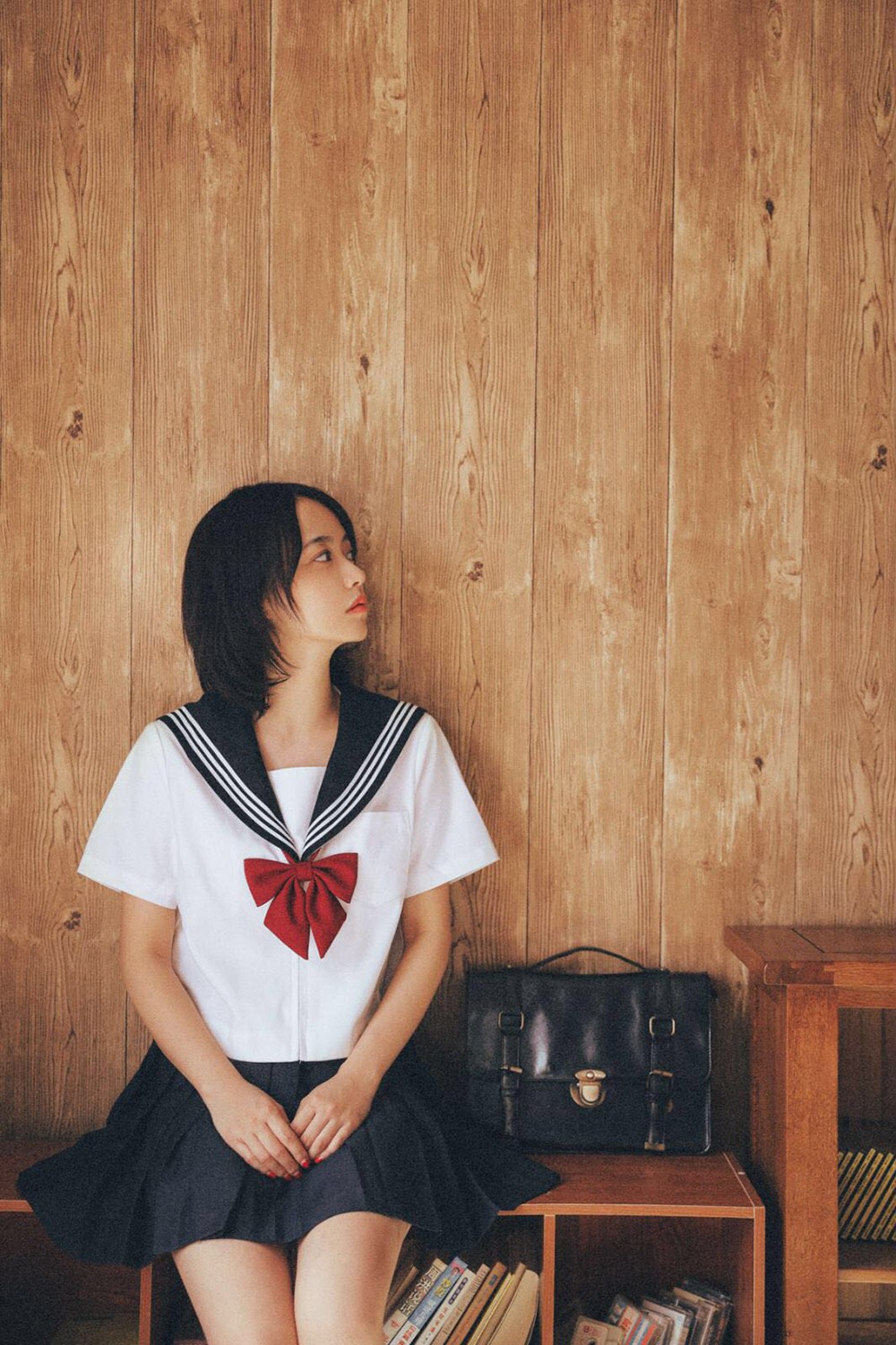 余心恬校服写真来袭 清纯俏丽少女感爆棚