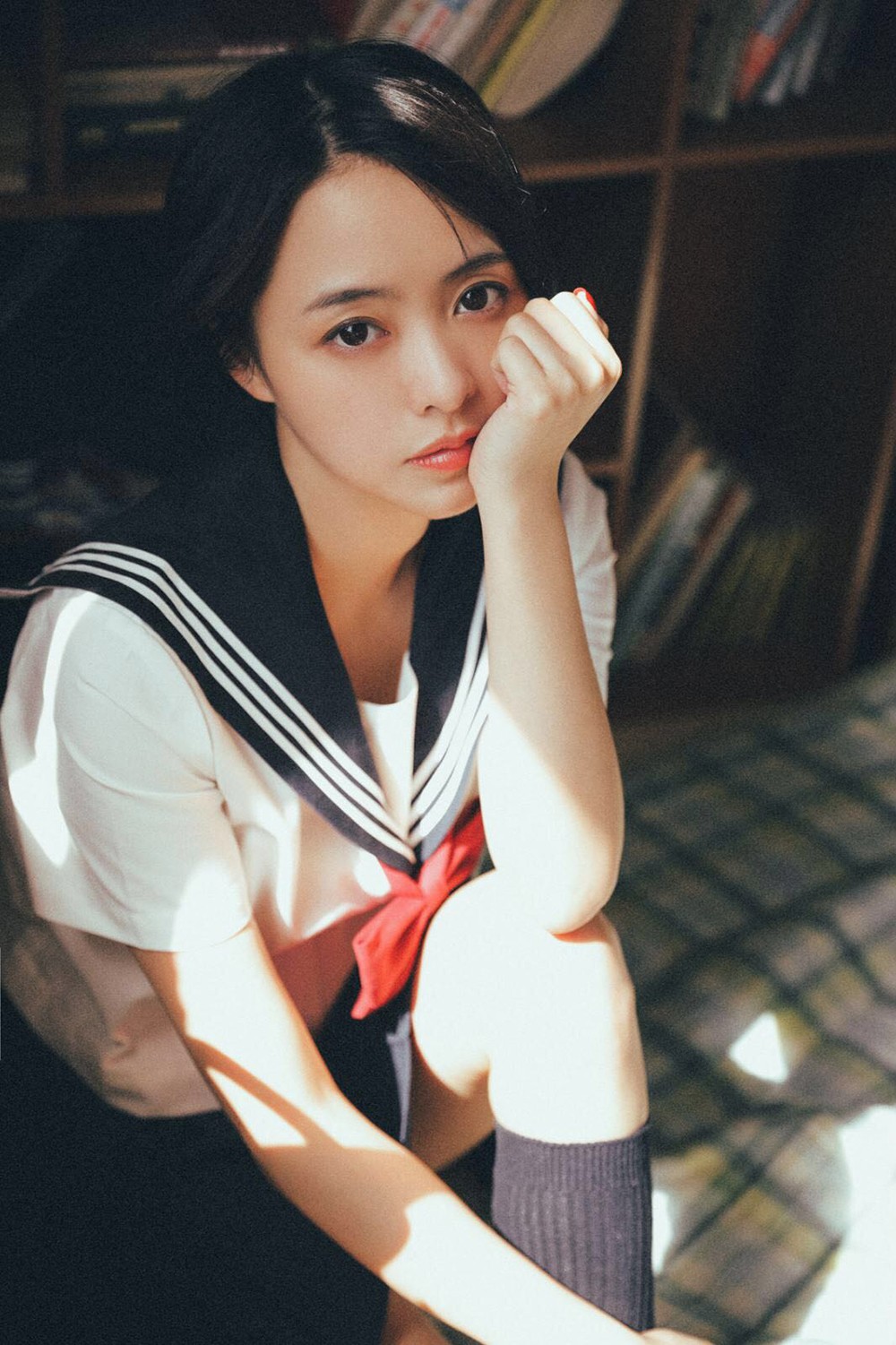 余心恬校服写真来袭 清纯俏丽少女感爆棚