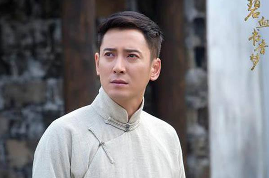 他演戏零基础,却很幸运被多人力捧,如今来者不拒,一直演烂片