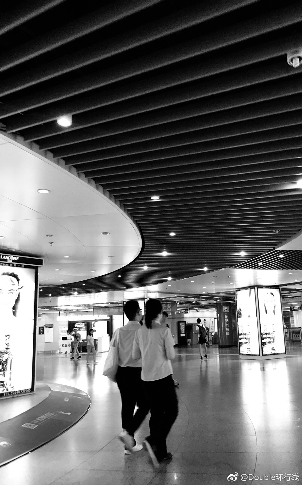 城市地下,南京新街口一角._新浪看点