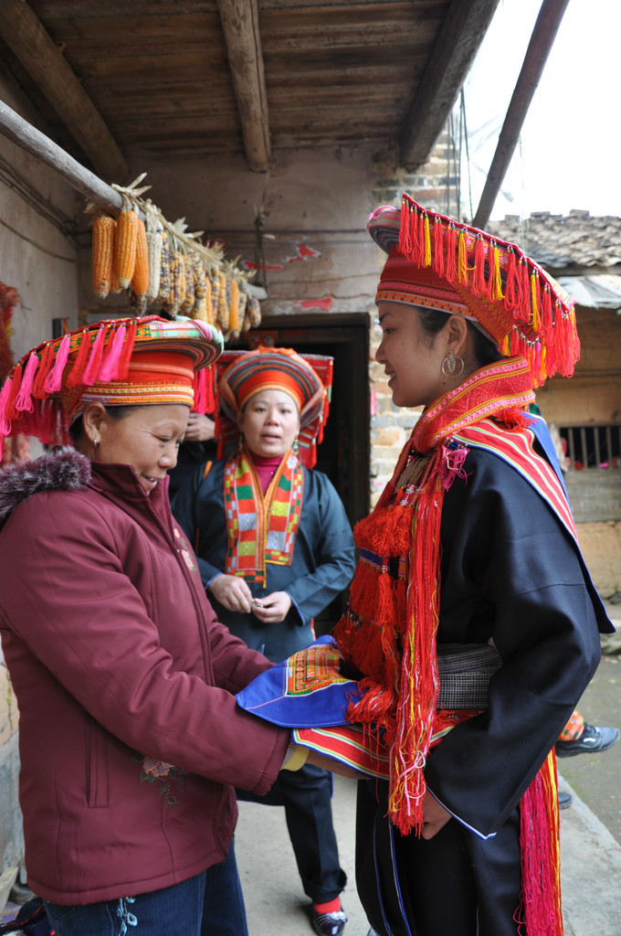 神秘的背篓瑶婚礼,结婚三天后才允同房,男方接受不了!