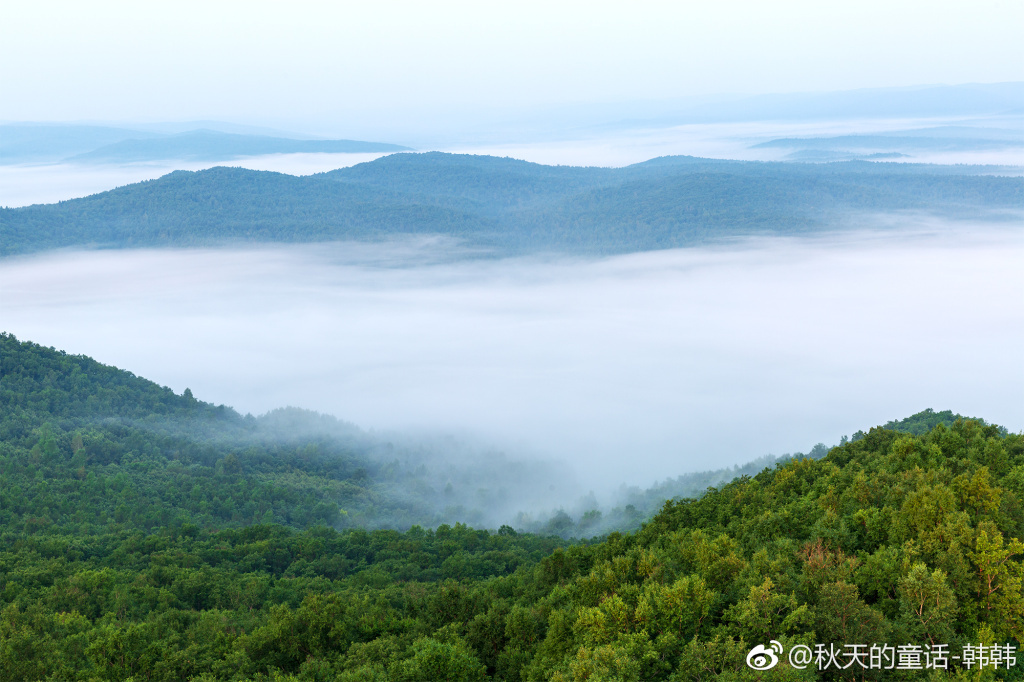 小兴安岭之巅透着清寒的某个早晨