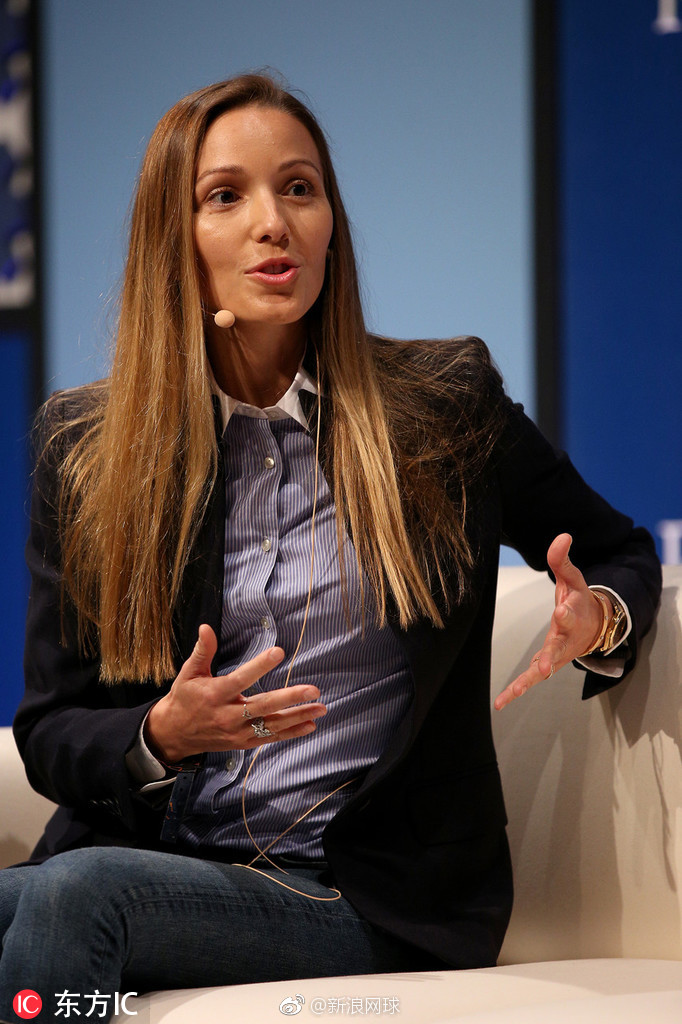 伊莲娜-德约科维奇出席2018年互联网峰会