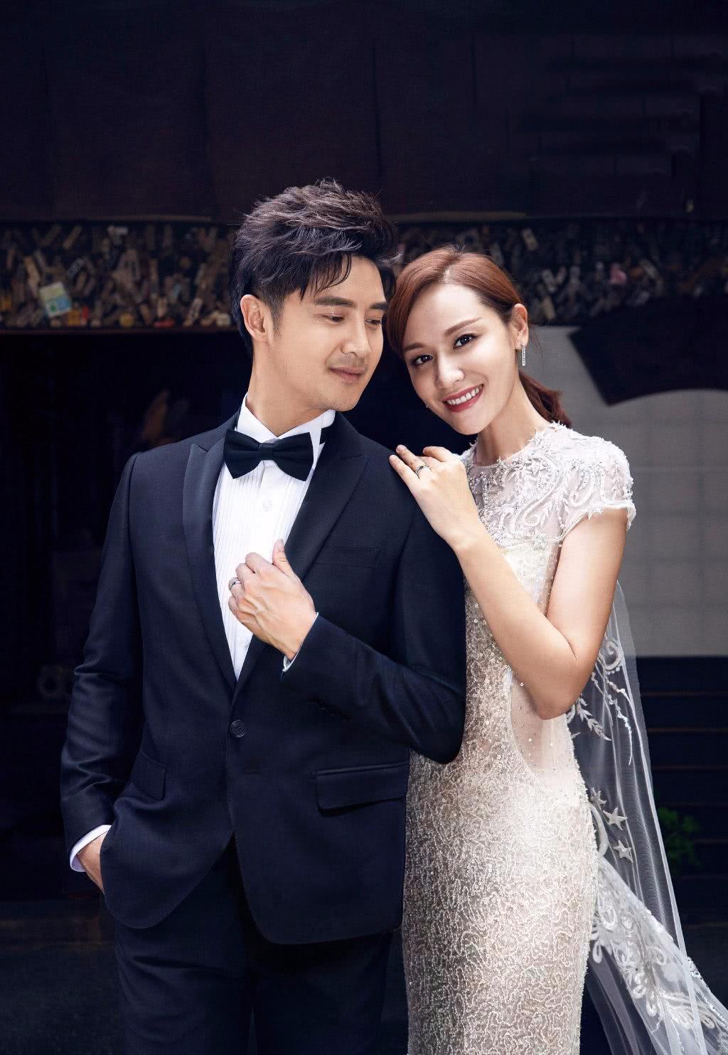 叶一茜田亮11周年婚纱照 亮片鱼尾裙薄纱性感