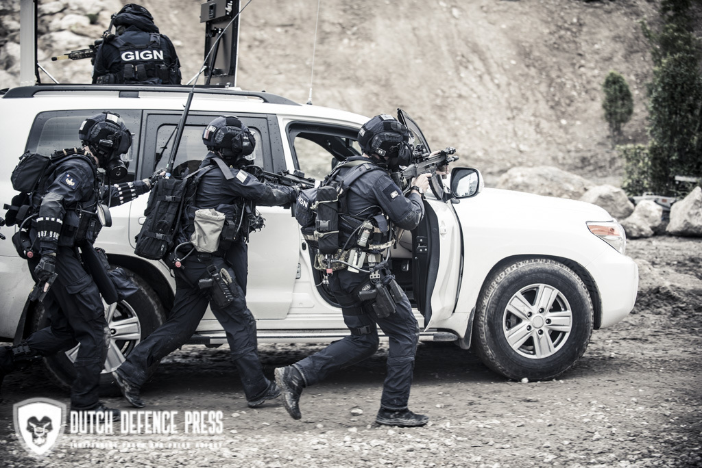 2018年法国萨托里防务展上的法国国家宪兵干预队（GIGN）|宪兵|法国|劫机者_新浪新闻