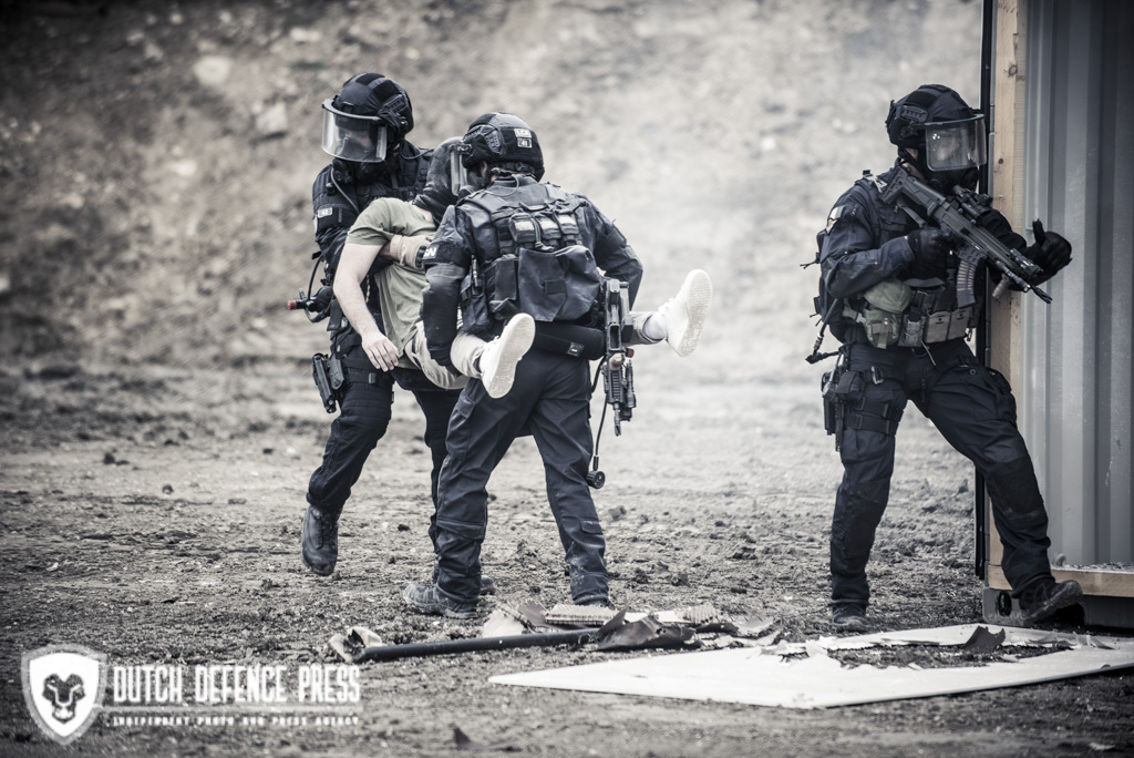 2018年法国萨托里防务展上的法国国家宪兵干预队（GIGN）|宪兵|法国|劫机者_新浪新闻