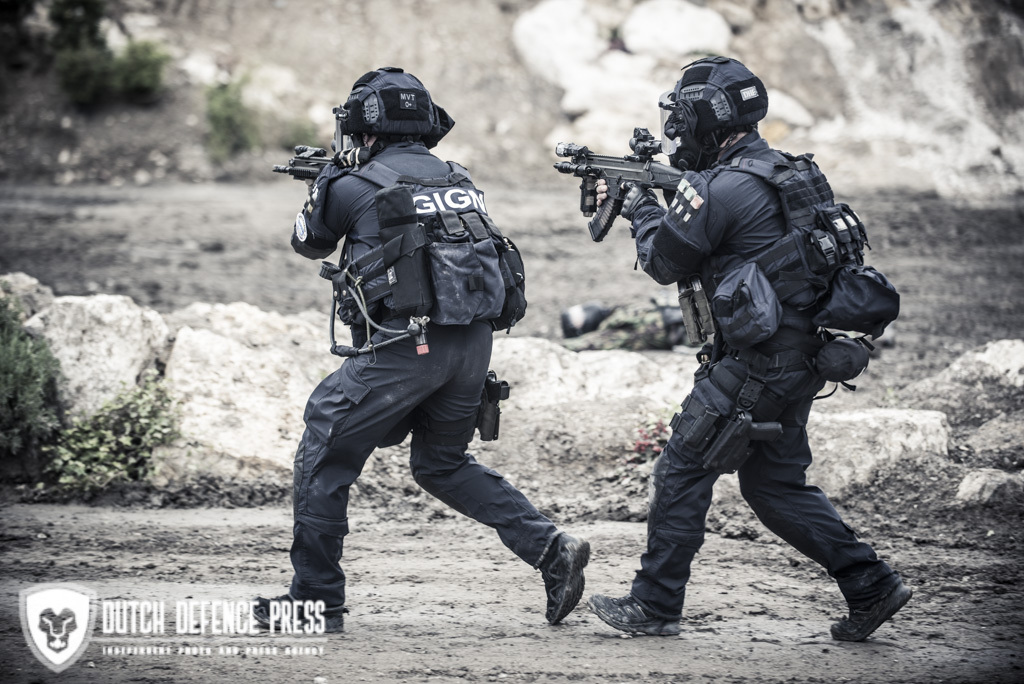 2018年法国萨托里防务展上的法国国家宪兵干预队（GIGN）|宪兵|法国|劫机者_新浪新闻