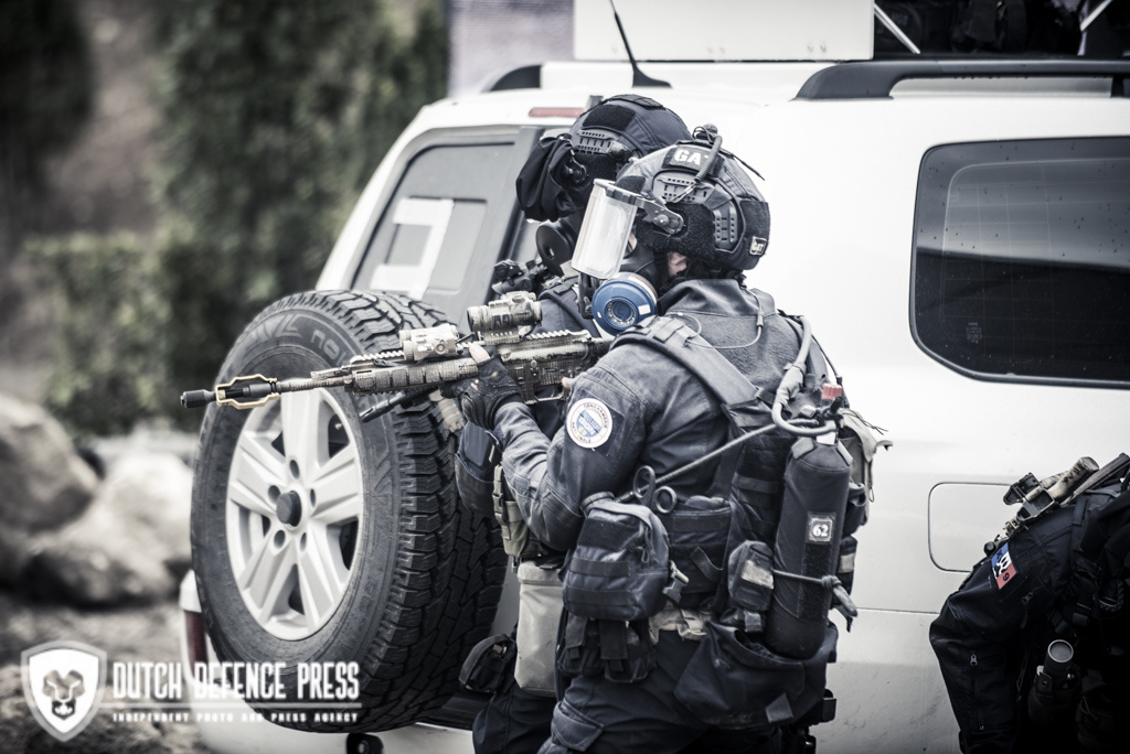 2018年法国萨托里防务展上的法国国家宪兵干预队（GIGN）|宪兵|法国|劫机者_新浪新闻