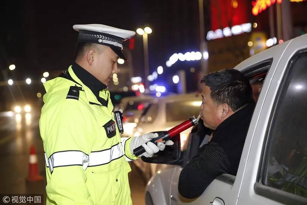 今晚!青岛交警齐上阵!风里雨里,这些重点地段他们等你