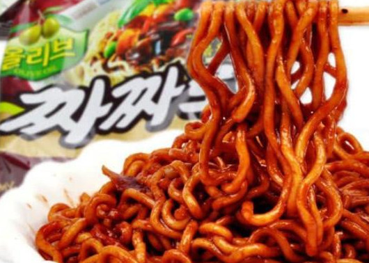 韩剧里黑乎乎的炸酱面,真的很好吃吗?韩国旅游的朋友说出真相