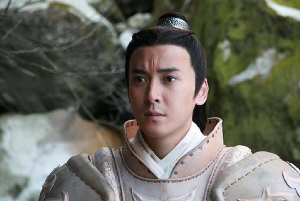 他演戏零基础,却很幸运被多人力捧,如今来者不拒,一直演烂片