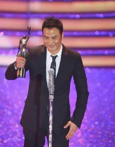 63岁任达华全家近照娶小12岁名模娇妻14岁女儿亭亭玉立