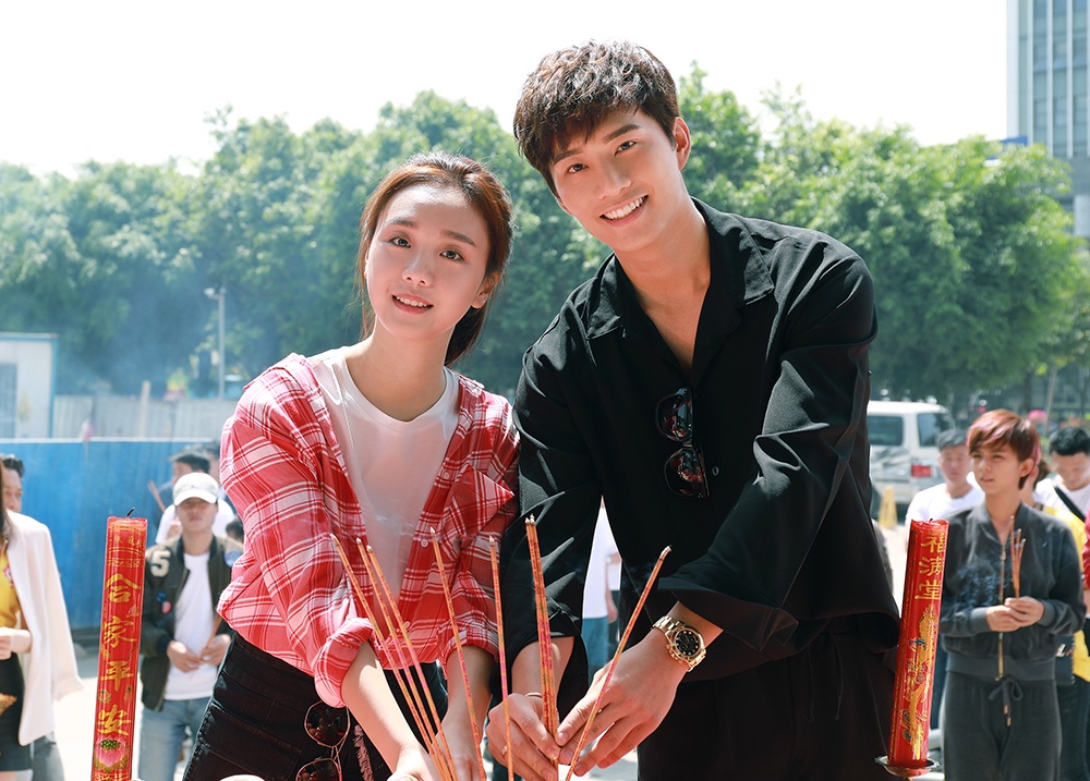 曾淇《朱槿花开》南宁开机 "漪妹妹"变90后创业达人