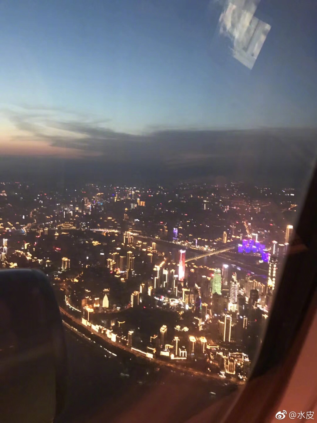重庆飞机夜景图片