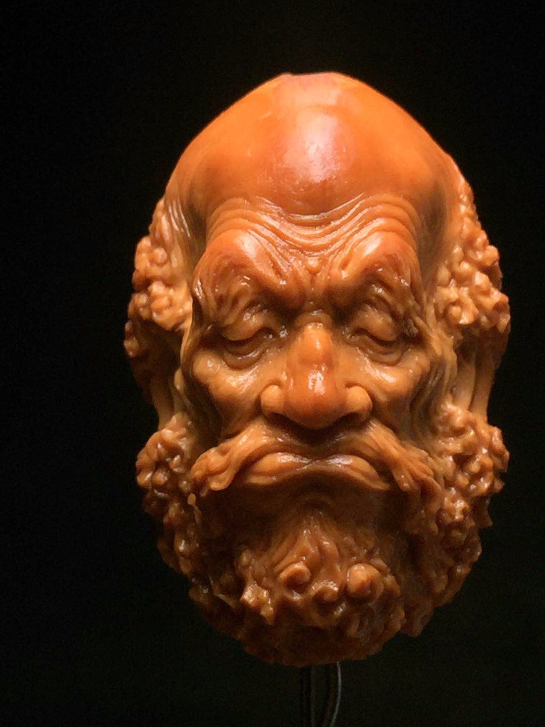 柔和而安静,庄严自在的罗汉,核雕大师李双作品