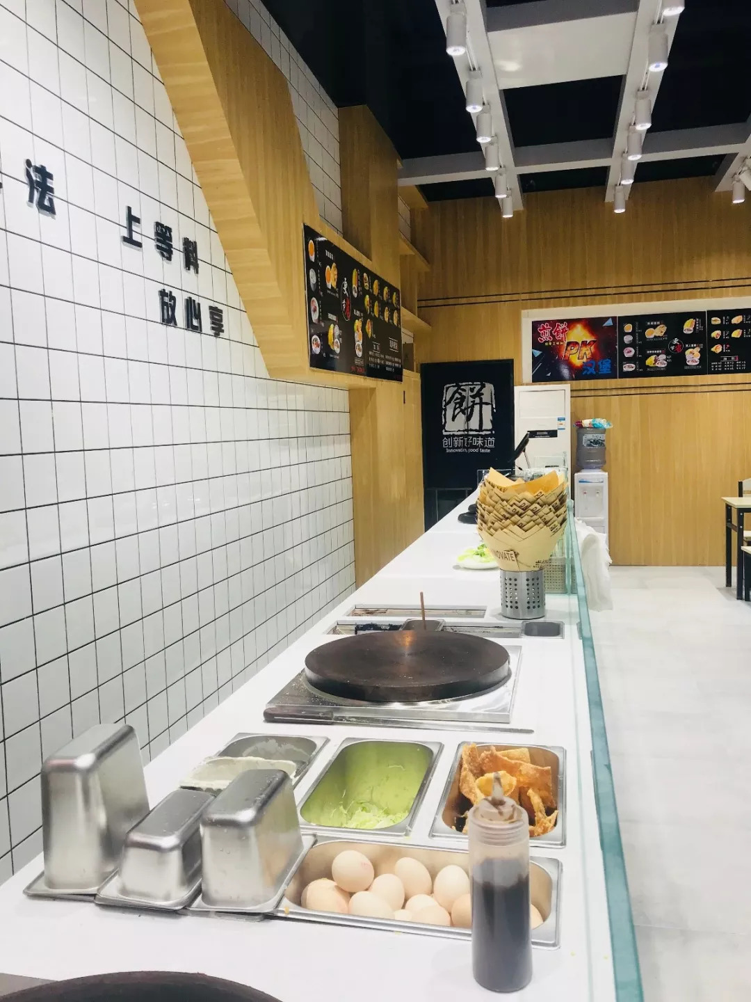 广元万达金街这家人气煎饼店让你吃完疯狂打call