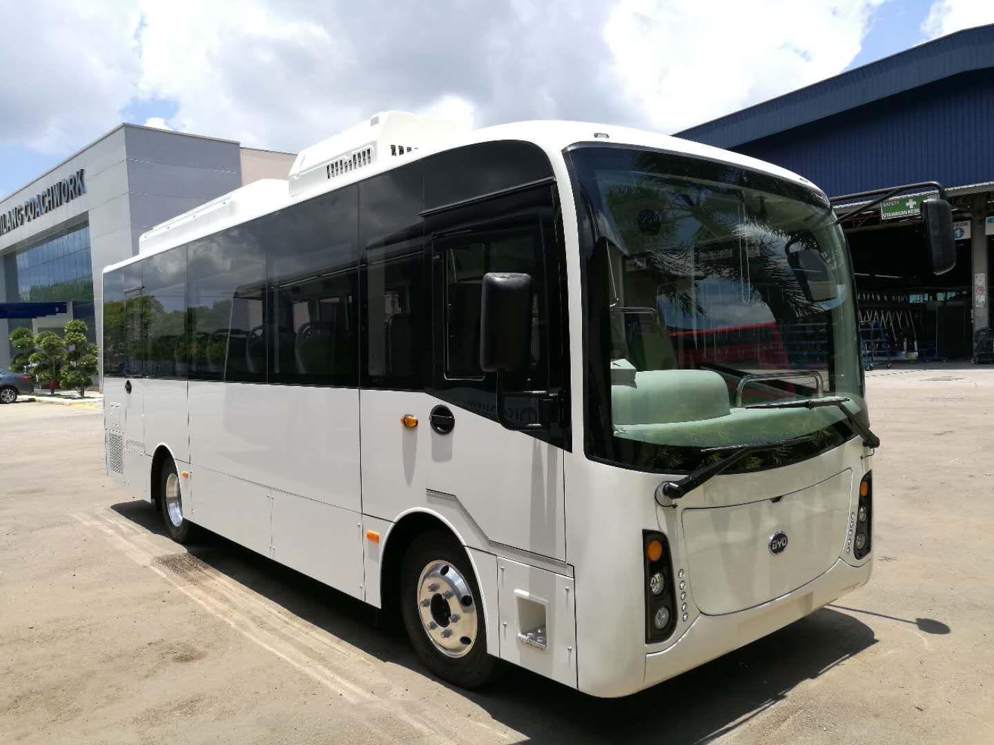 比亚迪新造型纯电动中巴亮相泰国,马来西亚生产,还将卖到新加坡