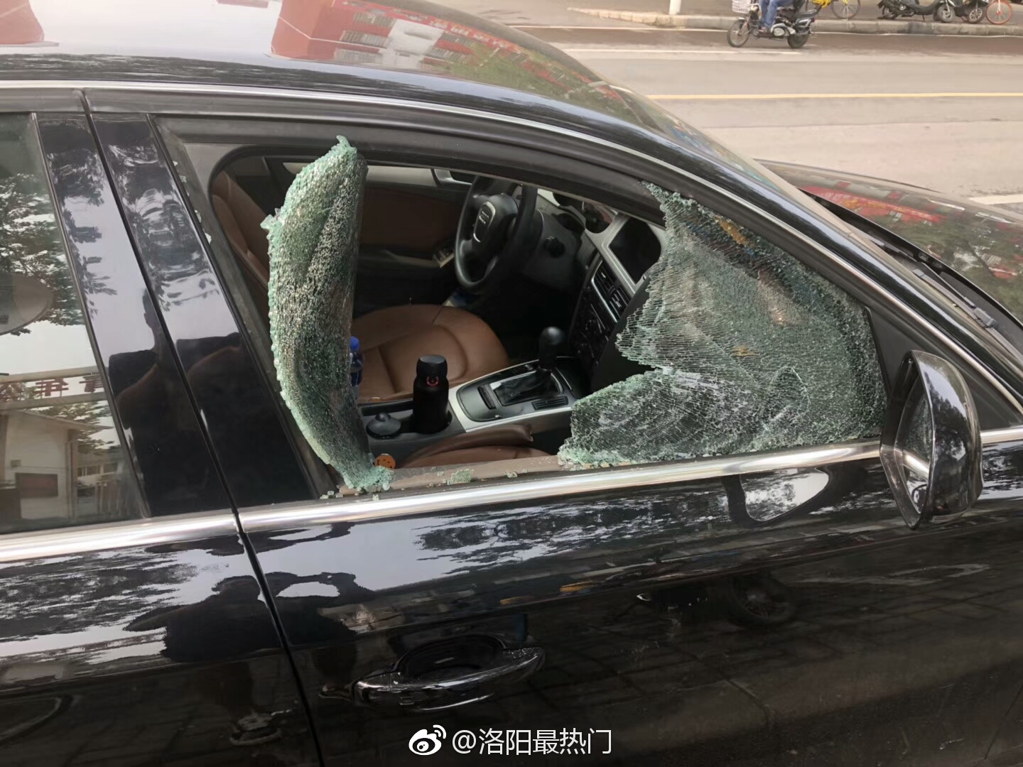 隨意停車風險大,車窗被砸損失大