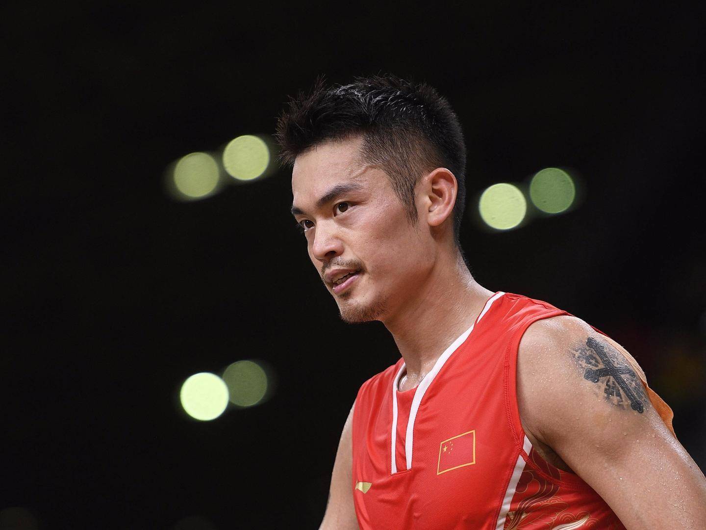 林丹实力下降曝光度缩水,为何还不退役?网友推测令人叫绝!