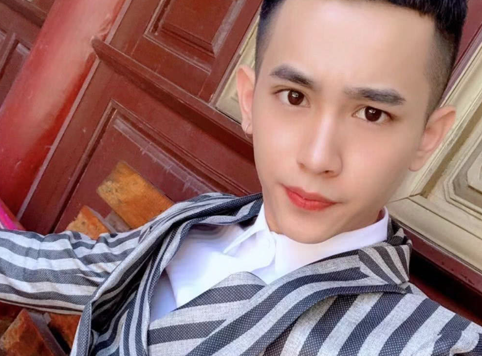 吴迪怼黑粉一月挣你们十年,看到他的车后,网友:网红门槛变低了