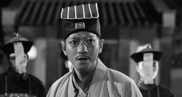 4,陈友——《僵尸先生》 《僵尸先生》里除了经典的九叔形象,相信陈友