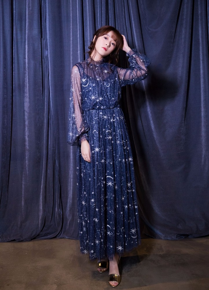 徐娇薄纱星空裙仙气亮相 首任出品人支持原创视频力量
