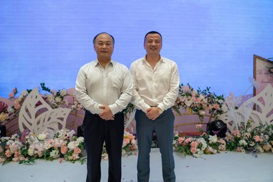 发展模式在婚礼上,教练陈文斌在婚礼上致辞,祝贺吴景彪和黄悦新婚快乐